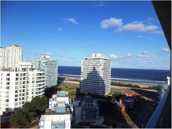 Apartamento en venta en Biarritz, Punta Del Este