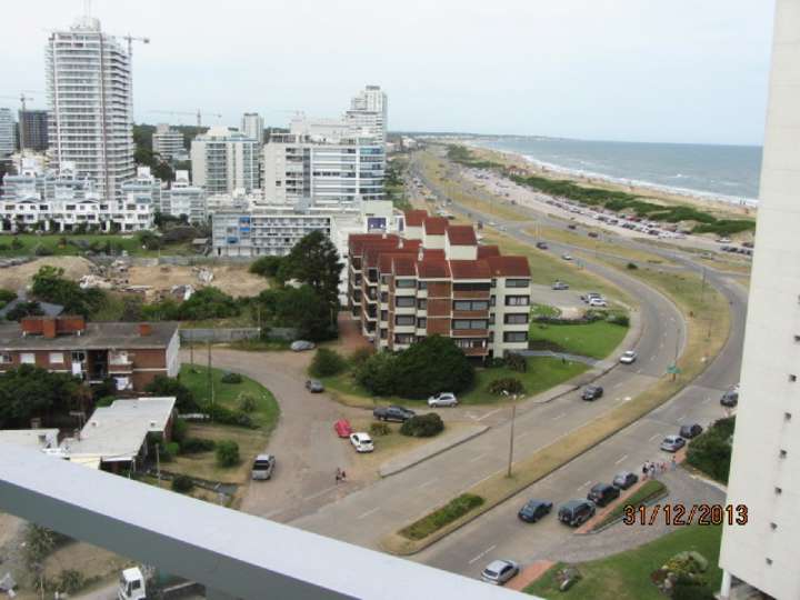 Apartamento en venta en Avenida Chiverta, Punta Del Este