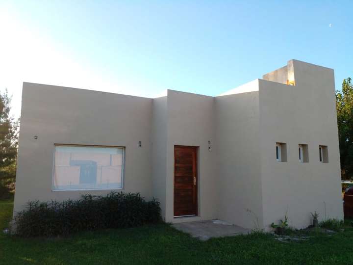 Casa en venta en Pedro Curie, Brandsen