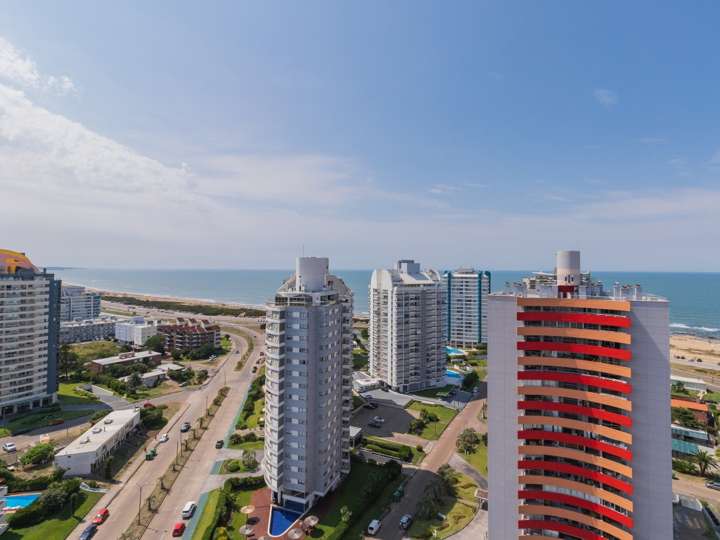 Apartamento en venta en Avenida Chiverta, Punta Del Este