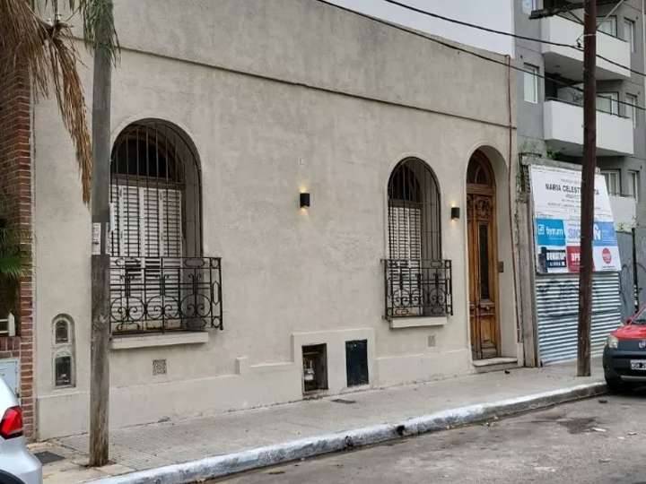Comercial / Tienda en alquiler en Bernardo de Monteagudo, 133, Buenos Aires