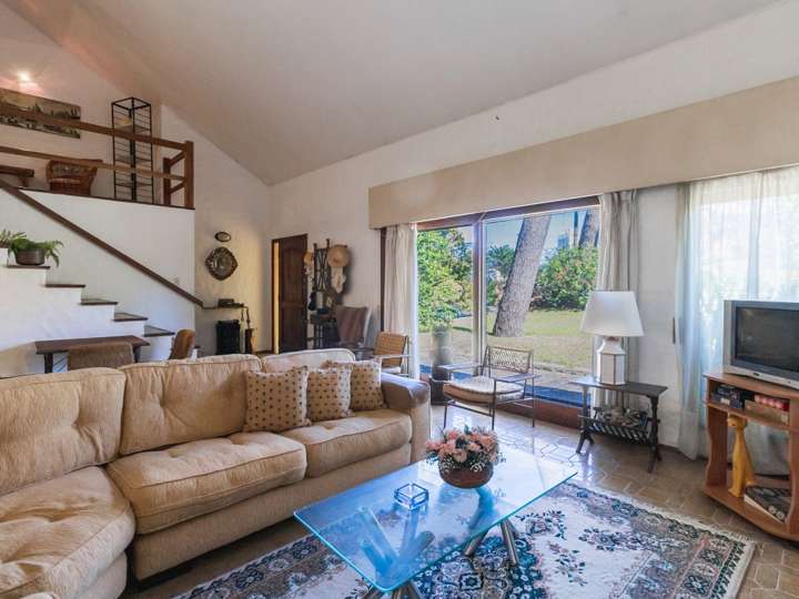 Casa en venta en Avenida Orlando Pedragosa Sierra, Punta Del Este