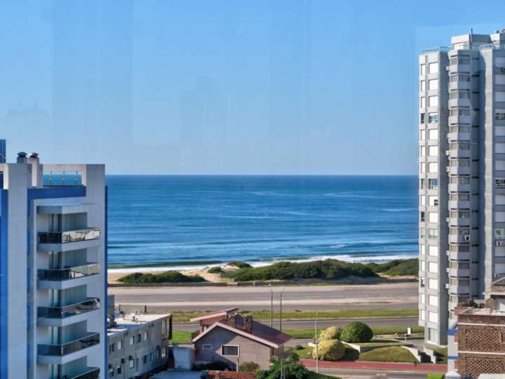 Apartamento en venta en Avenida Chiverta, Punta Del Este