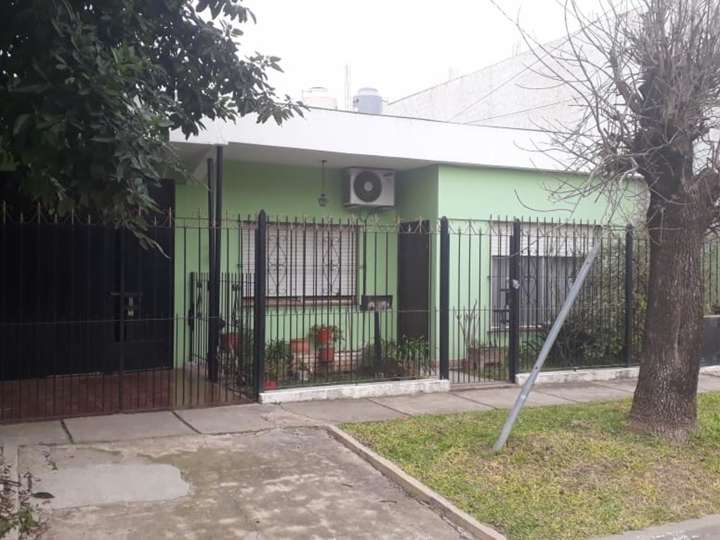 Casa en venta en Nahuel Huapi, 388, Ituzaingó