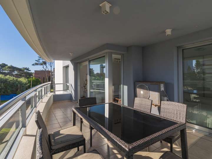 Apartamento en venta en Avenida Chiverta, Punta Del Este