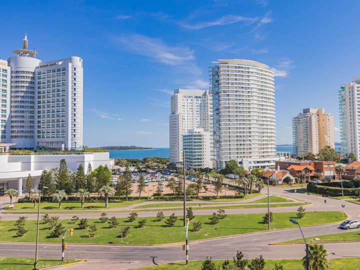 Apartamento en venta en Avenida Francisco Salazar, Punta Del Este