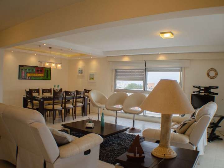 Apartamento en venta en Comodoro Gorlero (Calle 19), Punta Del Este