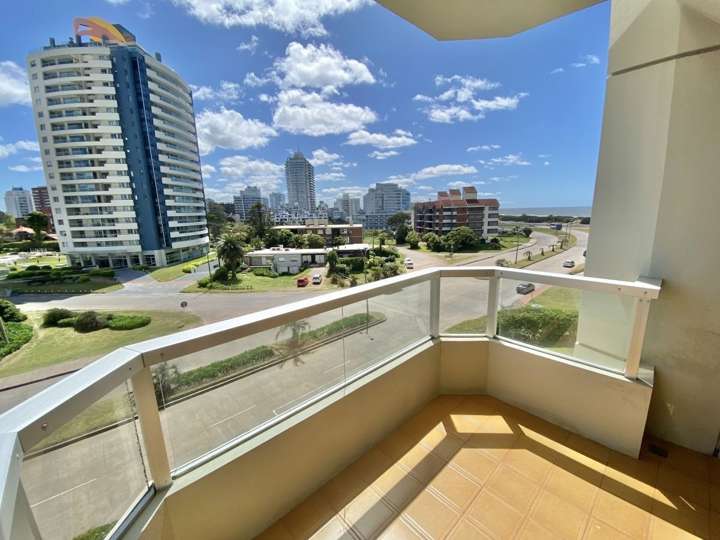 Apartamento en venta en Avenida Chiverta, Punta Del Este