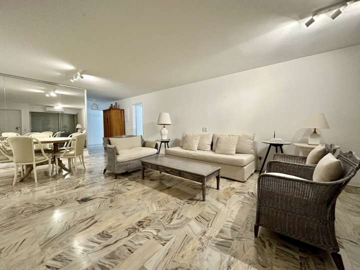 Apartamento en venta en El Estrecho (Calle 17), Punta Del Este