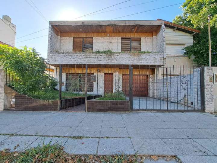 Casa en venta en Ingeniero Julio Lacroze, 602, Domingo Faustino Sarmiento