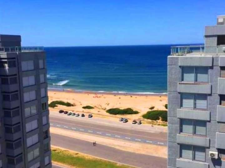Apartamento en venta en El Mesana (Calle 24), Punta Del Este