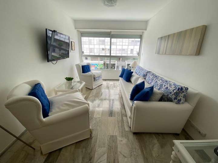 Apartamento en venta en Comodoro Gorlero (Calle 19), Punta Del Este