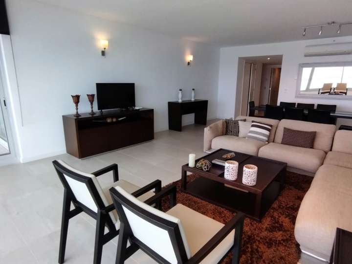 Apartamento en venta en Rambla Lorenzo Batlle Pacheco, Punta Del Este