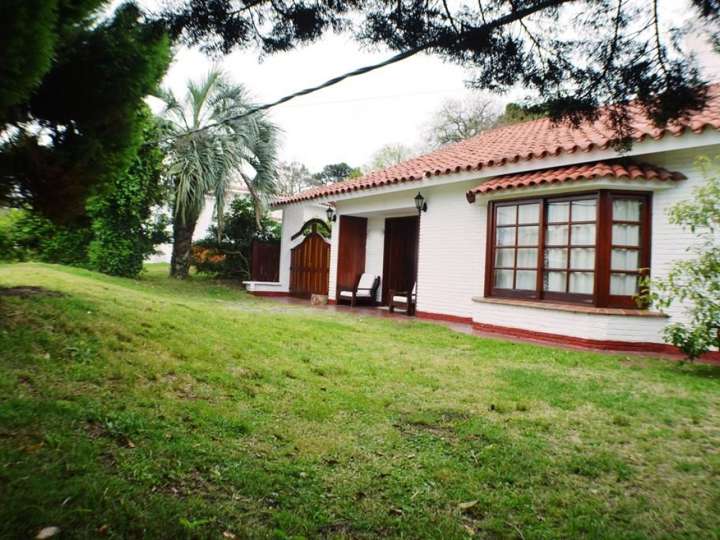 Casa en alquiler en Avenida Martiniano Chiossi, Punta Del Este