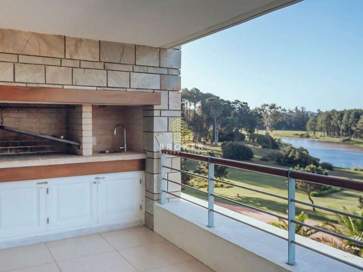 Apartamento en venta en Rambla Doctor Claudio Williman, Maldonado