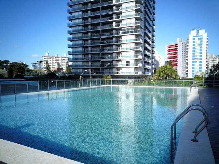 Apartamento en venta en Rambla Lorenzo Batlle Pacheco, Punta Del Este