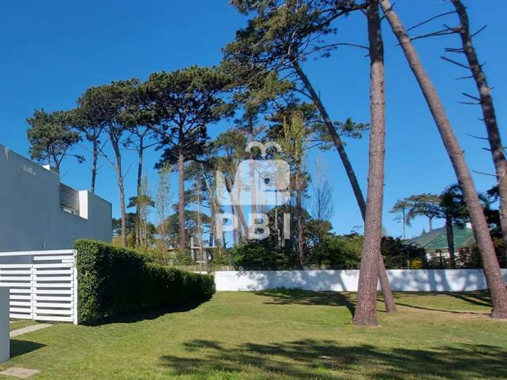 Terreno en venta en Avenida París, Punta Del Este