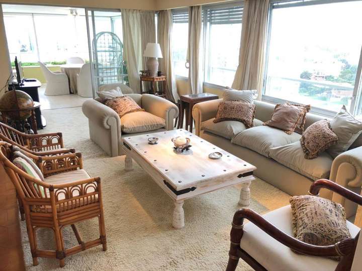 Apartamento en venta en Rambla Lorenzo Batlle, Punta Del Este