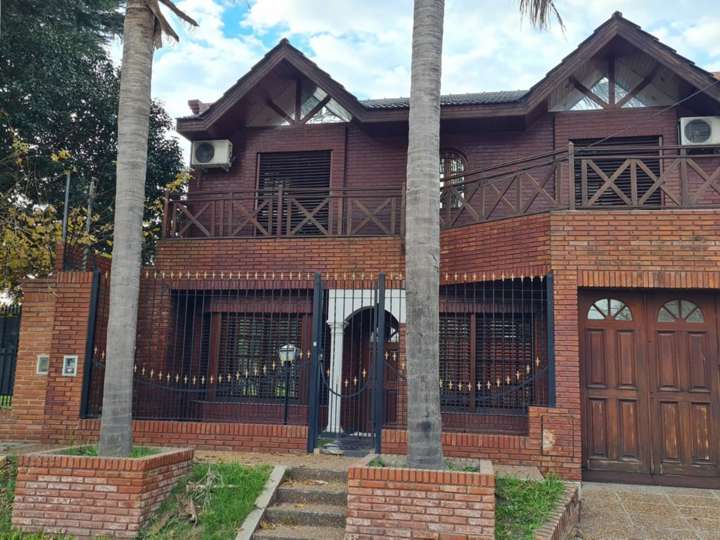 Casa en venta en Triunvirato, 3766, Villa Luzuriaga