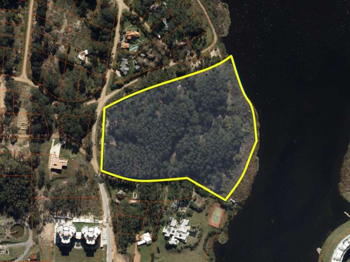 Terreno en venta en Pinares, Maldonado