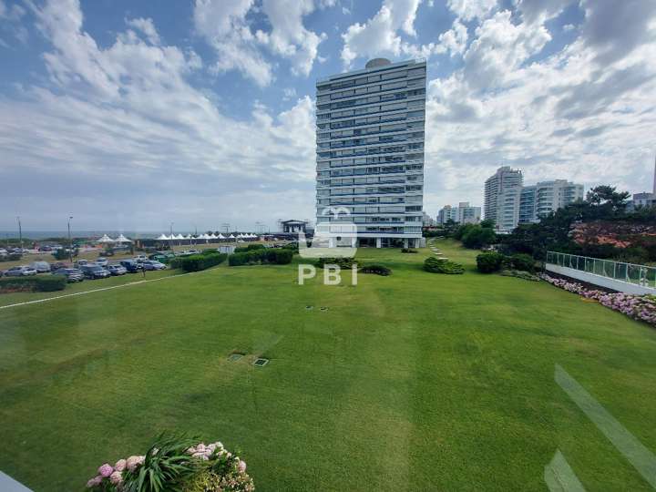 Apartamento en venta en Rambla Lorenzo Batlle, Punta Del Este