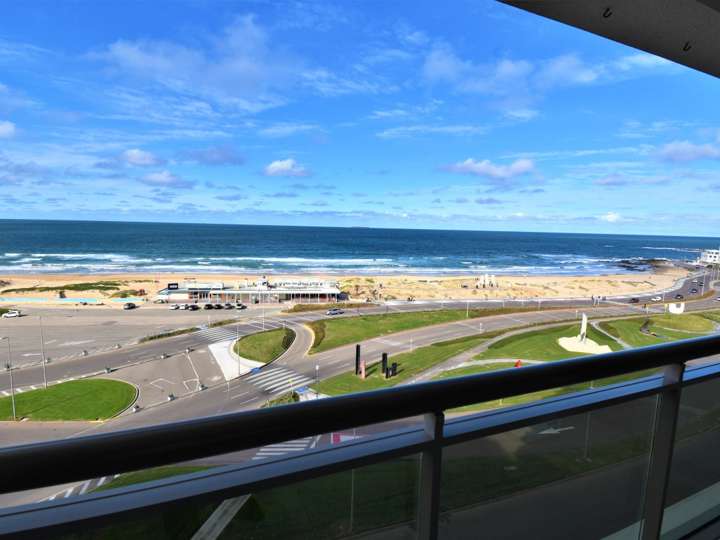 Apartamento en venta en Rambla Lorenzo Batlle Pacheco, Punta Del Este