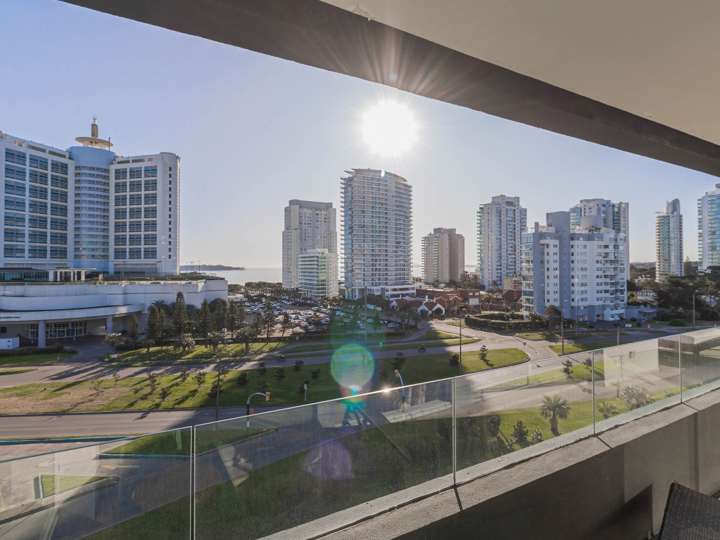 Apartamento en venta en Avenida Francisco Salazar, Punta Del Este