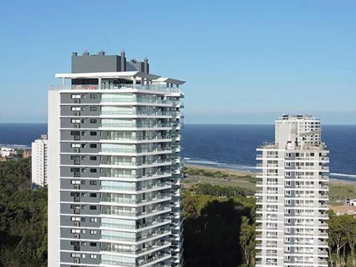 Apartamento en venta en Rambla Lorenzo Batlle Pacheco, Punta Del Este