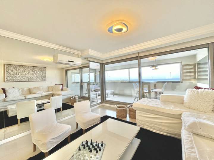 Apartamento en venta en Rambla Lorenzo Batlle Pacheco, Punta Del Este