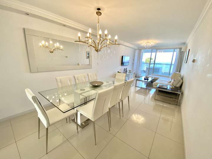 Apartamento en venta en Pinares, Maldonado