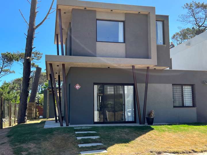 Casa en venta en Calle 8, Maldonado