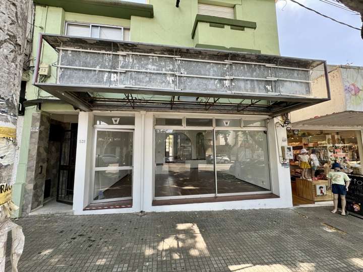 Comercial / Tienda en venta en Avenida General Flores, Colonia