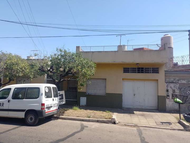 Casa en venta en Weizman, 692, Buenos Aires