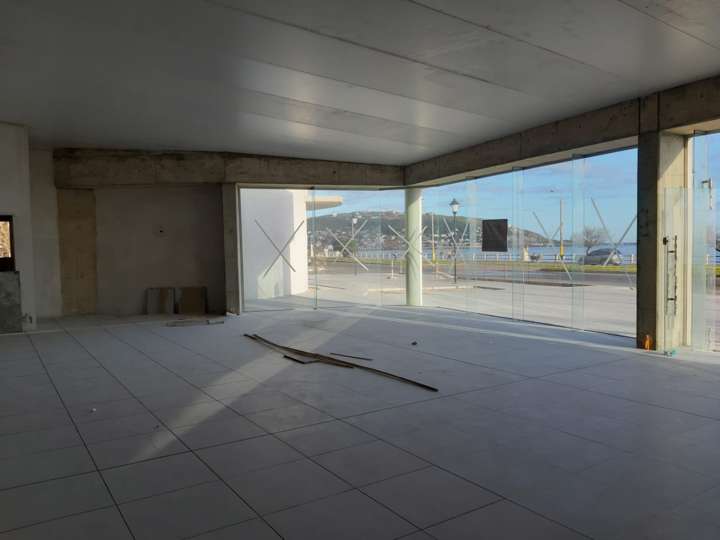 Comercial / Tienda en alquiler en Rambla de Los Argentinos, Piriápolis