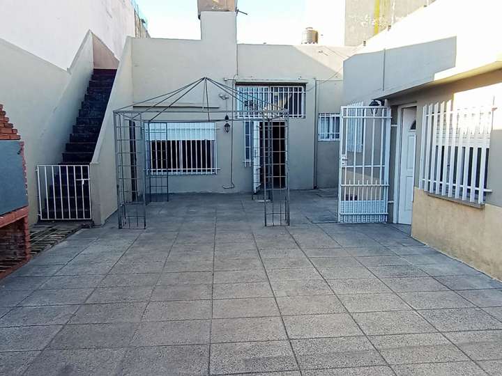 Casa en alquiler en República de Chile, 2836, Buenos Aires