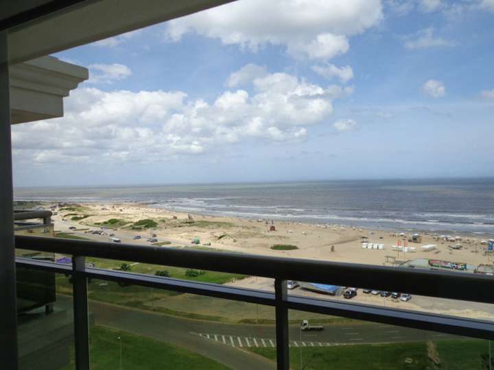 Apartamento en venta en Biarritz, Punta Del Este