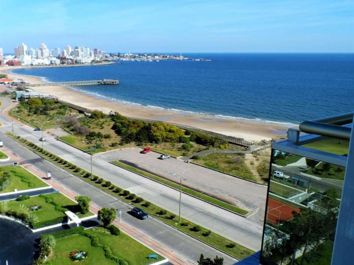 Apartamento en alquiler en Avenida Orlando Pedragosa Sierra, Punta Del Este