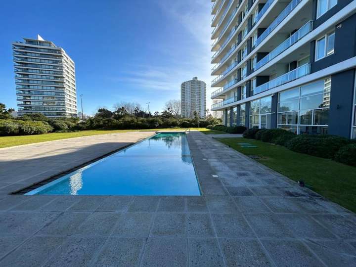 Apartamento en venta en Avenida San Remo, Punta Del Este