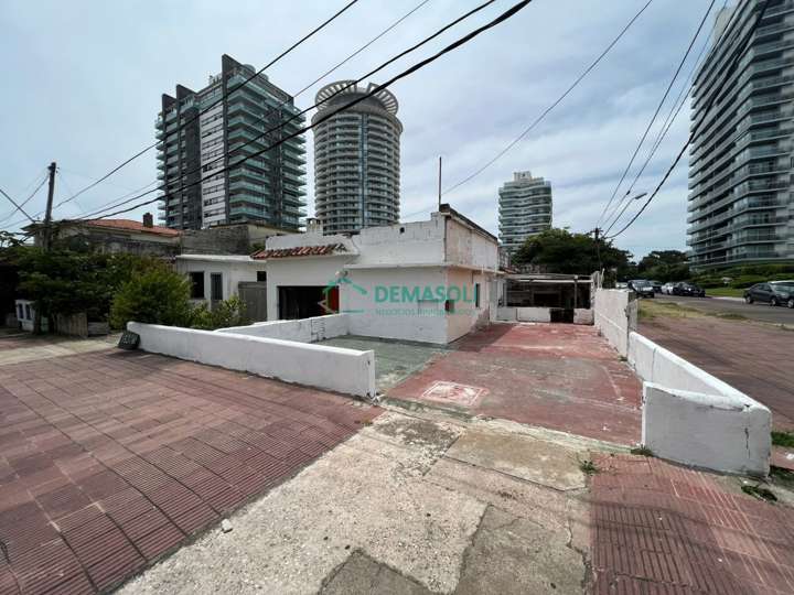 Terreno en venta en Rambla Lorenzo Batlle Pacheco, Punta Del Este