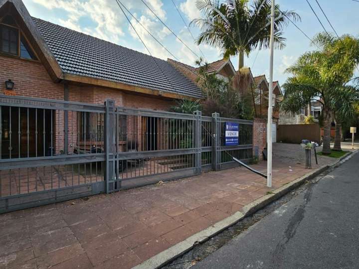 Casa en venta en 1016 - Aviadores Fernández y Torrealday, Buenos Aires