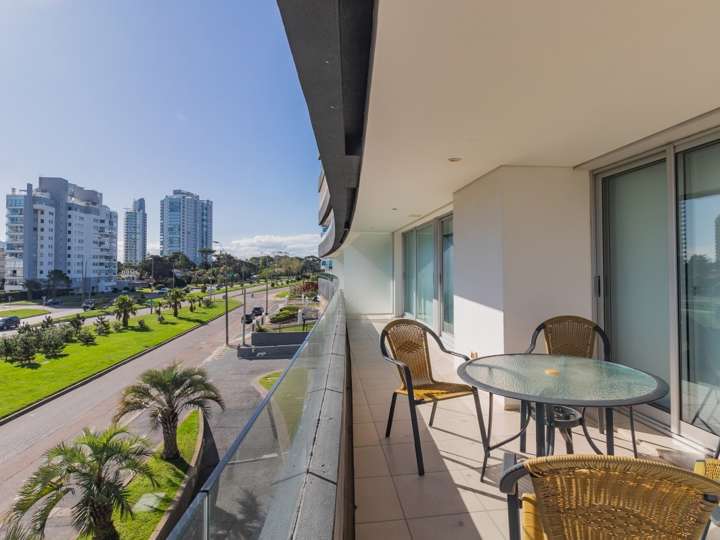 Apartamento en venta en Avenida Francisco Salazar, Punta Del Este