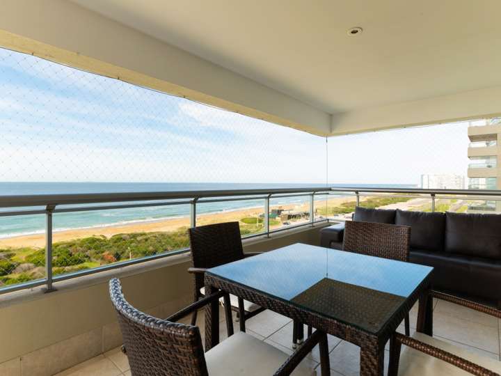 Apartamento en venta en Rambla Lorenzo Batlle Pacheco, Punta Del Este