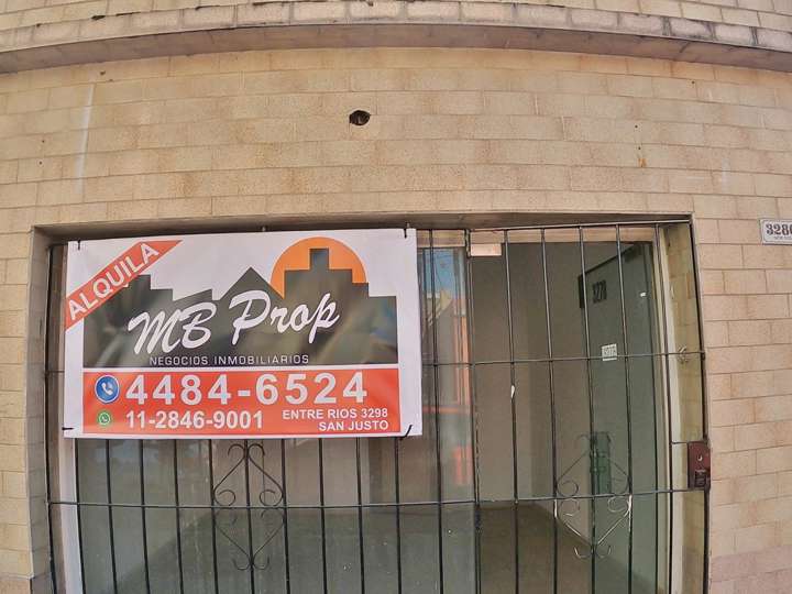 Comercial / Tienda en alquiler en Entre Ríos, 3288, Buenos Aires