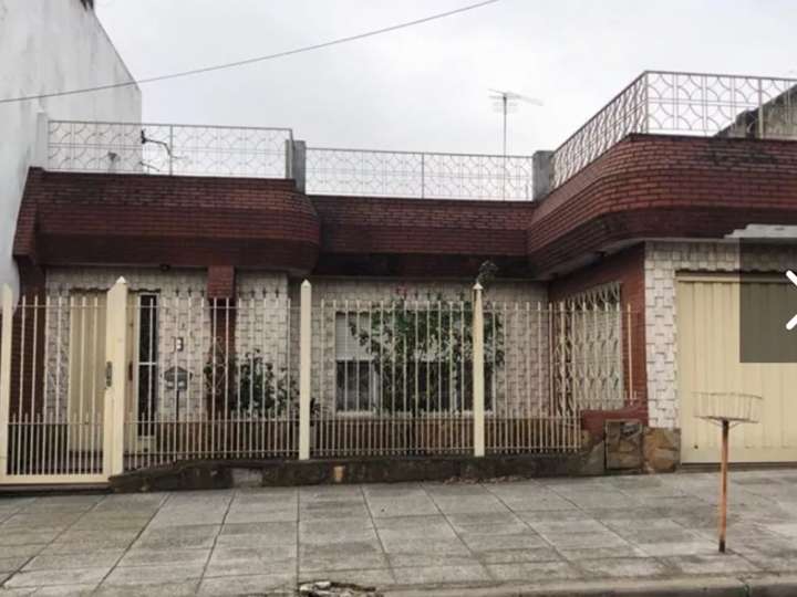 Casa en venta en 2101 Avenida General Enrique Mosconi, 2101, Buenos Aires