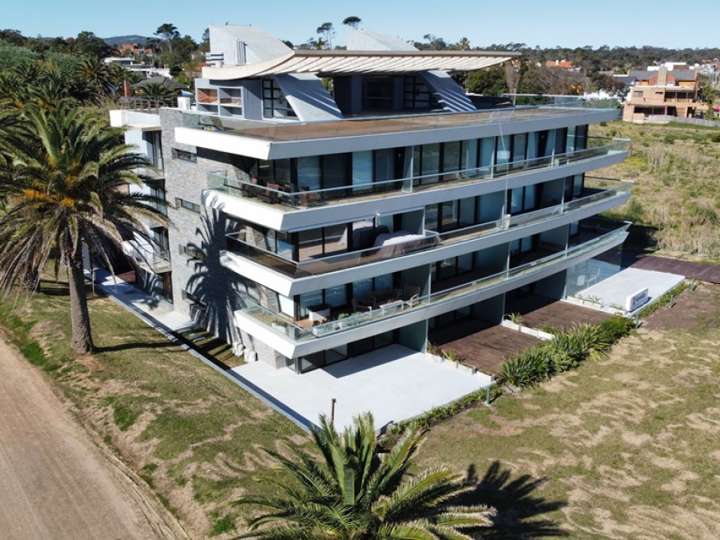 Apartamento en venta en Rambla Costanera, Piriápolis