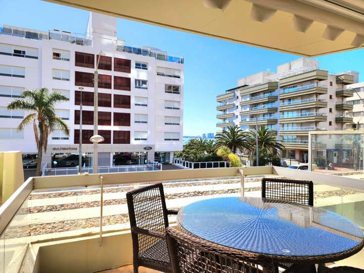 Apartamento en venta en El Mesana (Calle 24), Punta Del Este