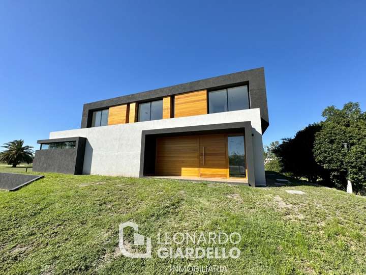 Casa en venta en Blas Belotti, Colonia