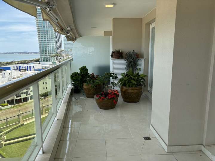 Apartamento en alquiler en Punta Del Este