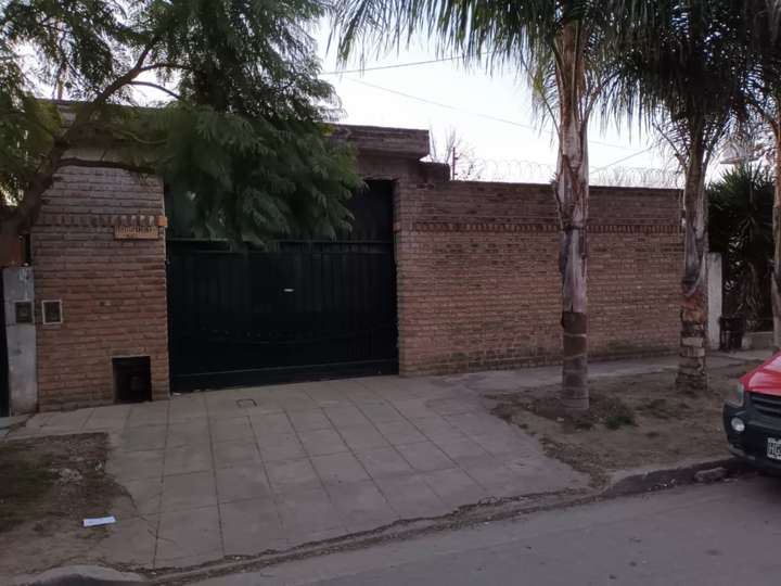 Casa en venta en Perito Moreno, 4634, Villa Luzuriaga