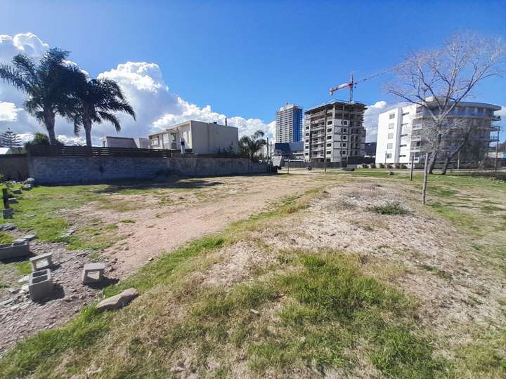 Terreno en venta en Avenida José Joaquín de Viana, Maldonado